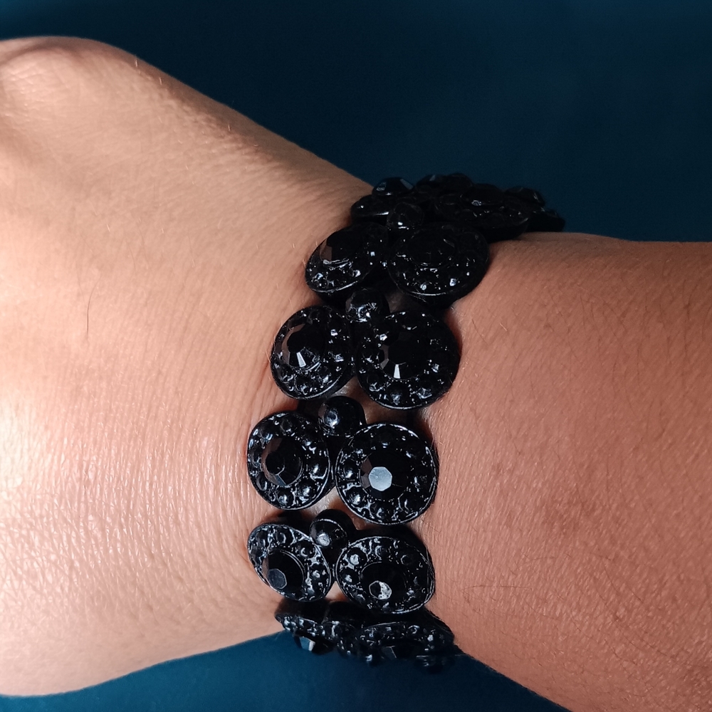 Black beaded bracelet